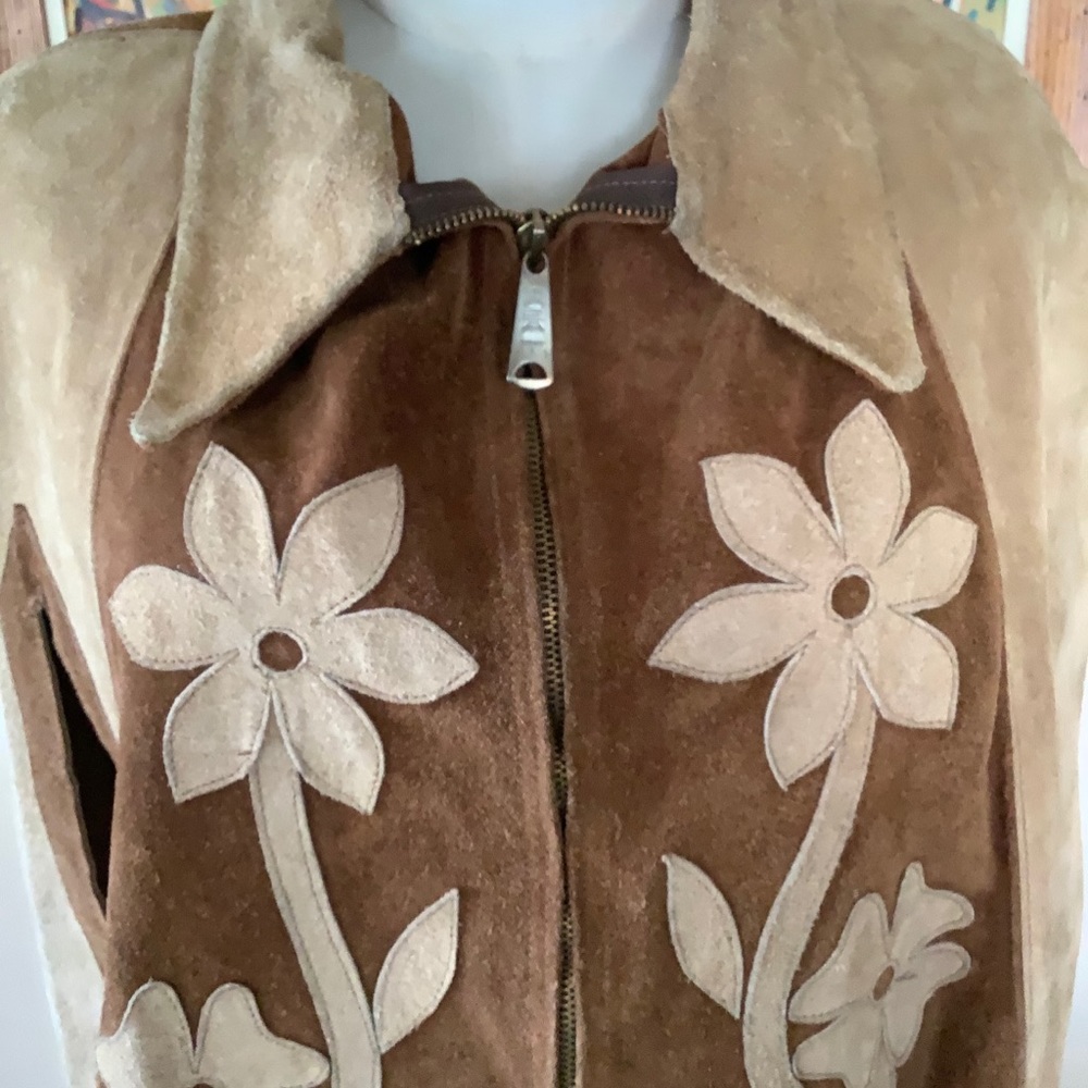 Vintage Suede Cape Woodstock Vibes 🌺 on Trend 🔥 - Picture 4 of 7